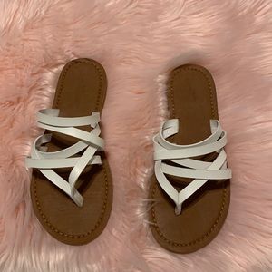 Universal Thread white sandals. These are super cute pre ❤️size 8